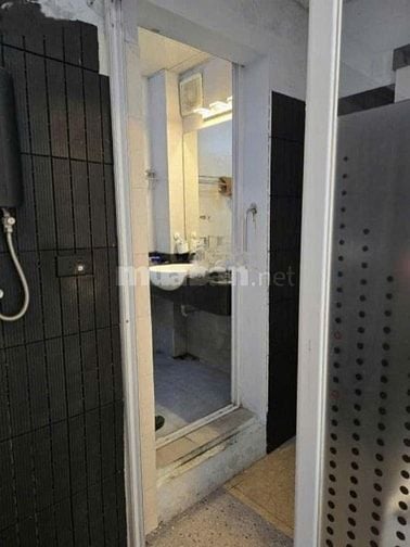 Cho thuê căn hộ tầng 1 phố Phương Mai, 60m2, ngõ rộng, kinh doanh được