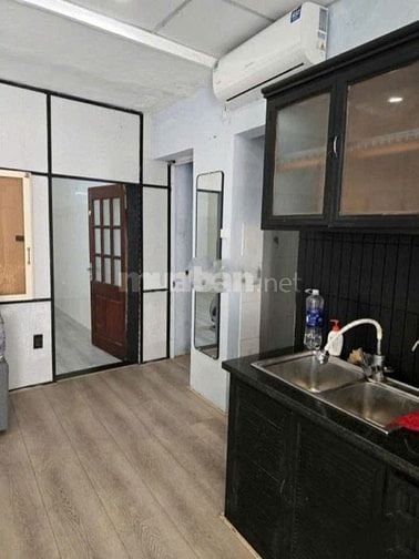 Cho thuê căn hộ tầng 1 phố Phương Mai, 60m2, ngõ rộng, kinh doanh được