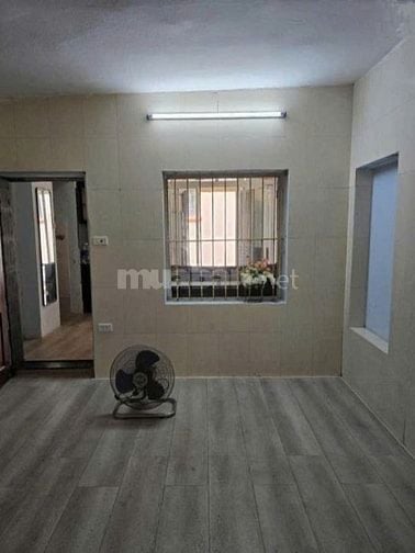 Cho thuê căn hộ tầng 1 phố Phương Mai, 60m2, ngõ rộng, kinh doanh được