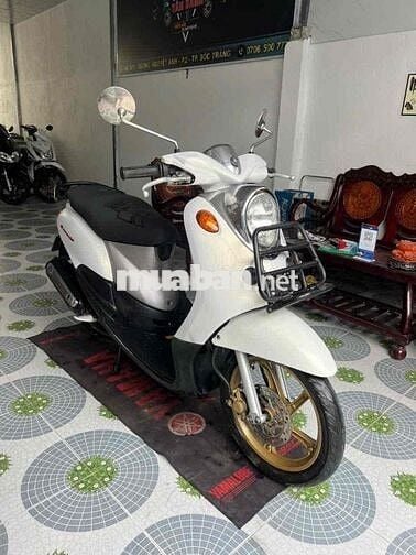 Yamaha Classico màu Trắng
