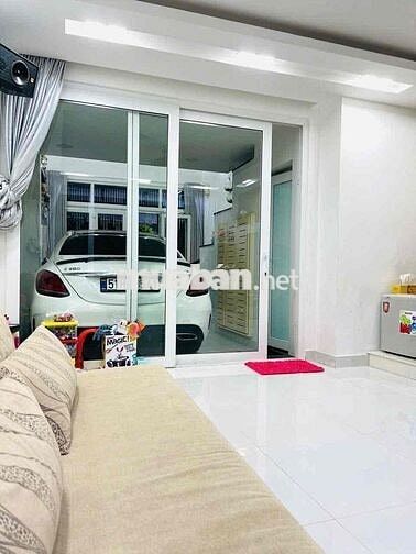 Xe hơi ngủ trong nhà, sát ngã tư hàng xanh,khu cao tầng
