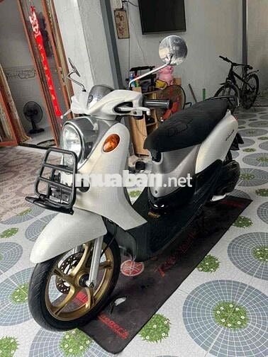 Yamaha Classico màu Trắng