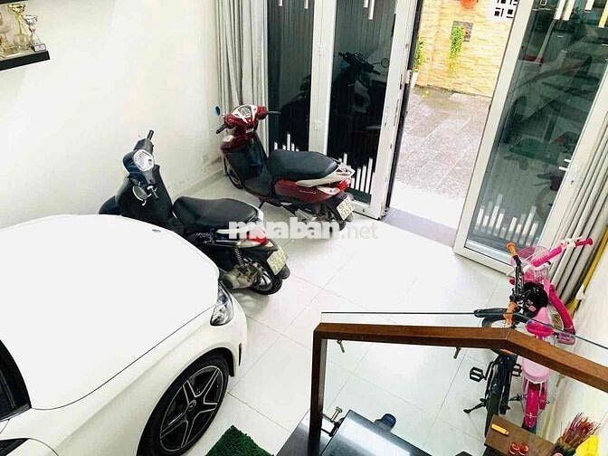 Xe hơi ngủ trong nhà, sát ngã tư hàng xanh,khu cao tầng