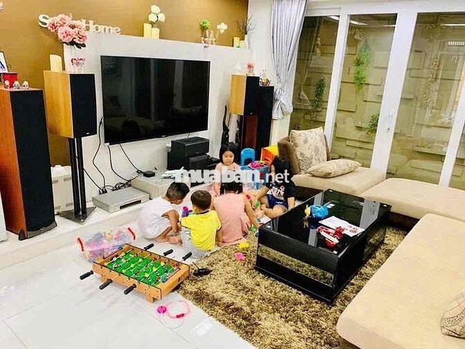 Xe hơi ngủ trong nhà, sát ngã tư hàng xanh,khu cao tầng