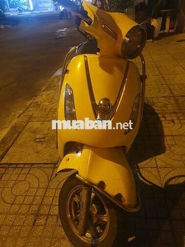 Xe máy Atina màu Vàng