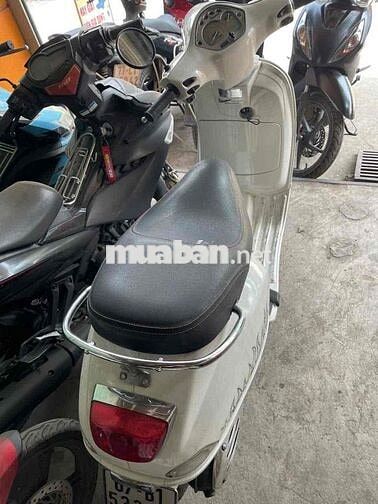 Piaggio Vespa LX Trắng