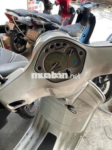 Piaggio Vespa LX Trắng