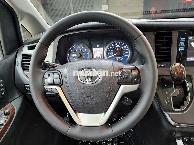Toyota Sienna Limited 2016 Xám