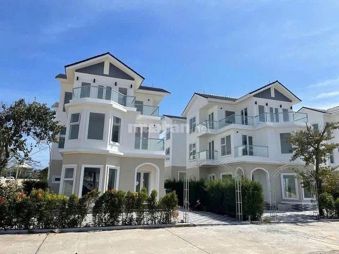 CẦN BÁN CĂN BIỆT THỰ BIỂN BÃI DÀI CAM RANH ,HOÀN THIỆN MẶT NGOÀI ,