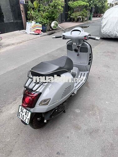 Piaggio Vespa GTS 300 HPE Xám xi măng