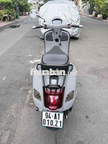 Piaggio Vespa GTS 300 HPE Xám xi măng