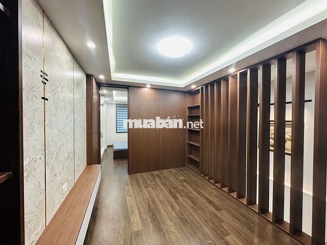 Dân xây 5 tầng ô tô đậu cửa, cạnh đại học thương mại