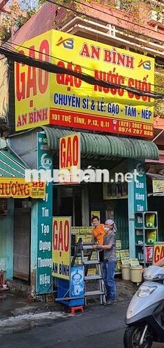 Tuyển nhân viên giao hàng bằng xe máy