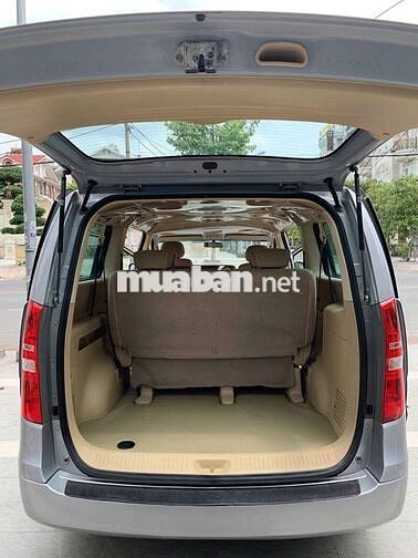 Hyundai Starex 2016 9 chỗ Bạc