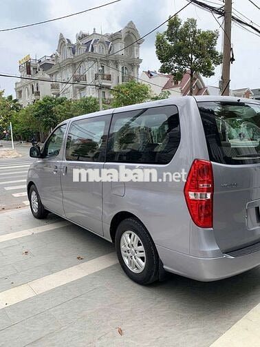 Hyundai Starex 2016 9 chỗ Bạc