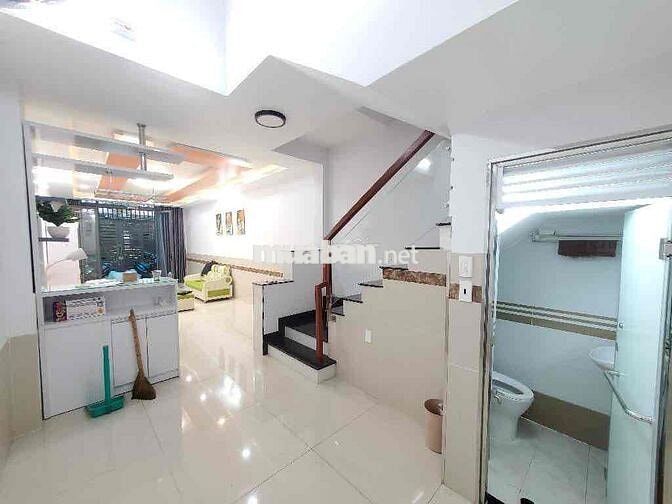 bán nhà đường Phan Đăng Lưu, Sát mặt tiền.xe hơi