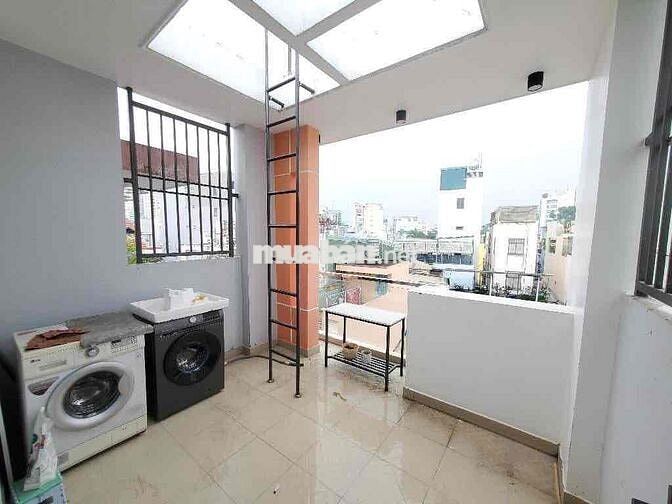 bán nhà đường Phan Đăng Lưu, Sát mặt tiền.xe hơi