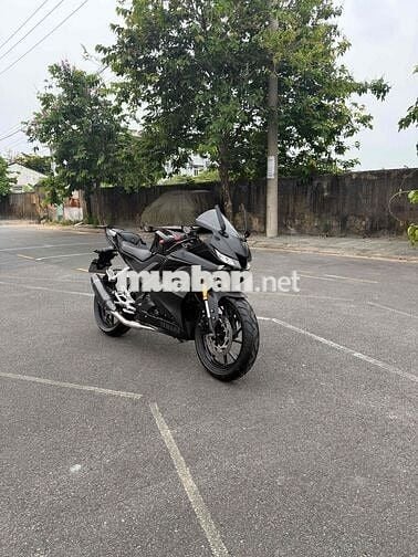 Yamaha R15v3 màu Đen