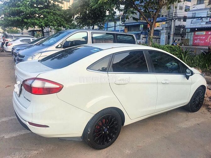 Ford Fiesta 2016 Titanium Trắng