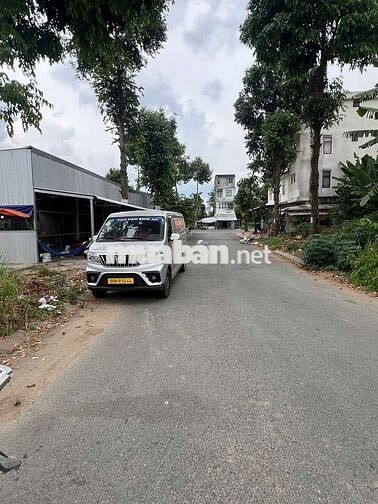 Cặp nền 180m² (10 × 18) đất ở Đô Thị -  khu công nghiệp Hoàng Quân