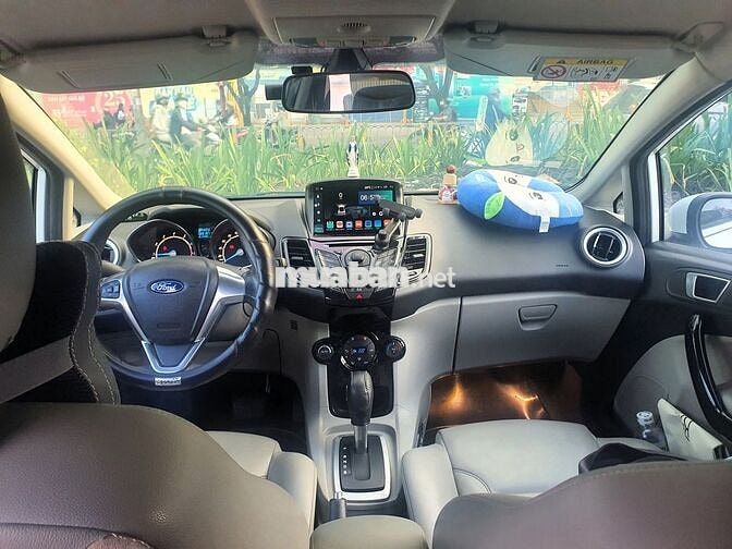 Ford Fiesta 2016 Titanium Trắng