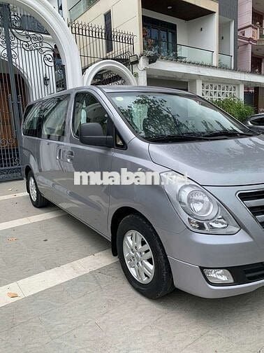 Hyundai Starex 2016 9 chỗ Bạc