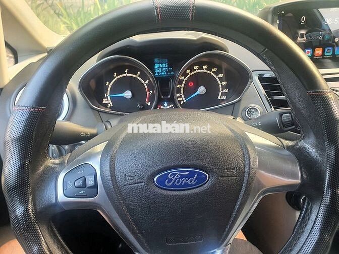 Ford Fiesta 2016 Titanium Trắng