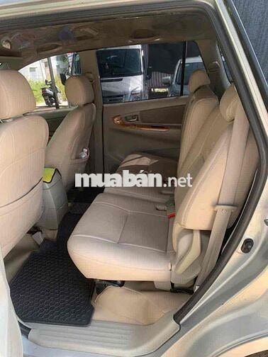 Toyota Innova Bạc 7 chỗ