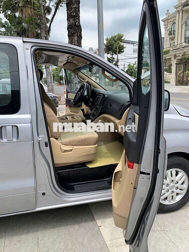 Hyundai Starex 2016 9 chỗ Bạc