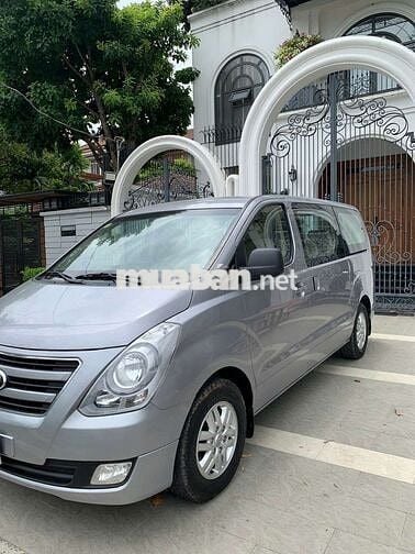 Hyundai Starex 2016 9 chỗ Bạc