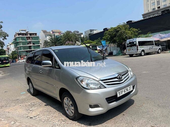 Toyota Innova Bạc 7 chỗ