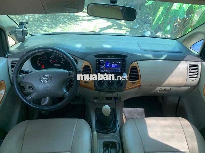 Toyota Innova Bạc 7 chỗ