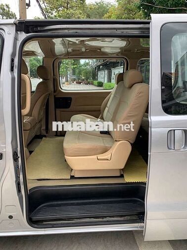 Hyundai Starex 2016 9 chỗ Bạc