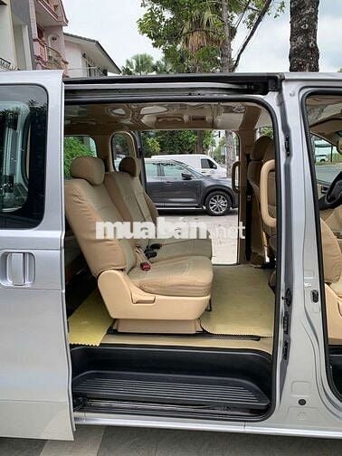 Hyundai Starex 2016 9 chỗ Bạc