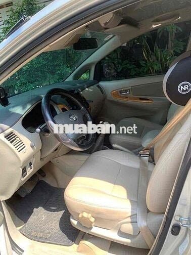 Toyota Innova Bạc 7 chỗ