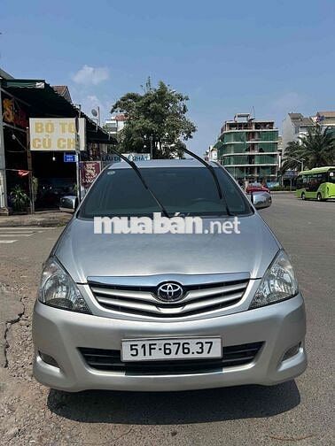 Toyota Innova Bạc 7 chỗ