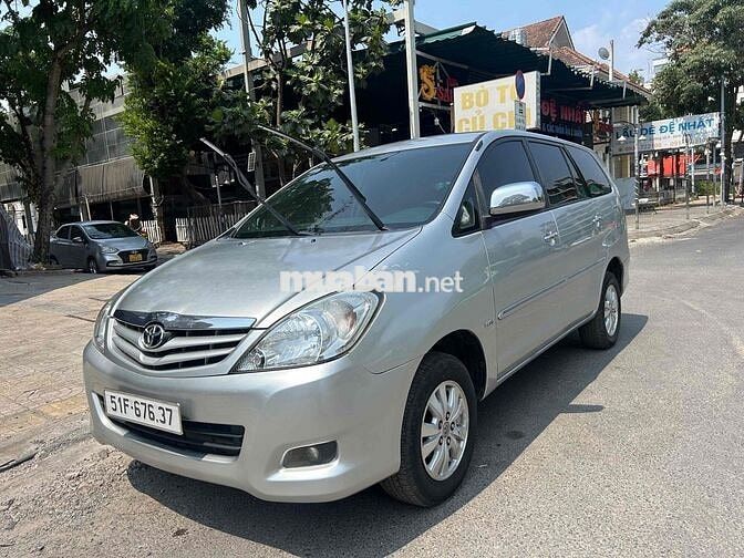 Toyota Innova Bạc 7 chỗ