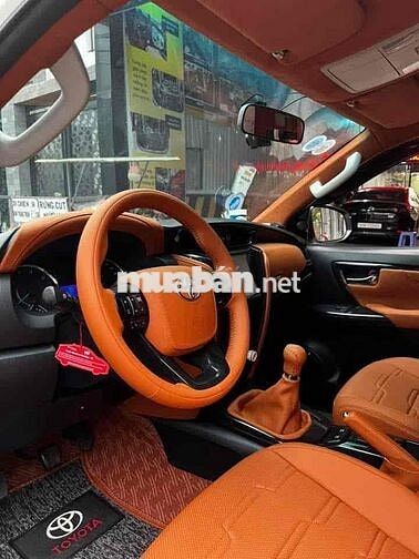 Toyota Fortuner Trắng 140.000 km