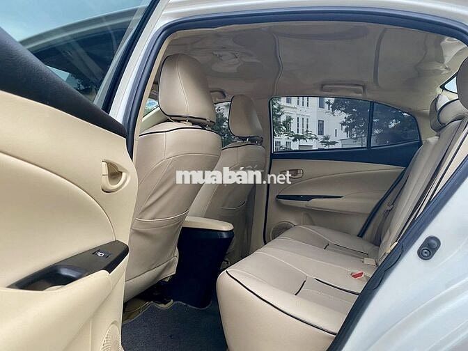 Bán xe Toyota Vios 2019 số sàn, màu trắng,