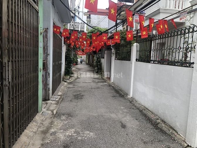 Phố Chu Huy Mân – Long Biên – Ô Tô – 61 M2 – Đất – MT 4.5 M – Giá 9.4 