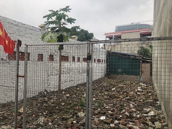 Phố Chu Huy Mân – Long Biên – Ô Tô – 61 M2 – Đất – MT 4.5 M – Giá 9.4 