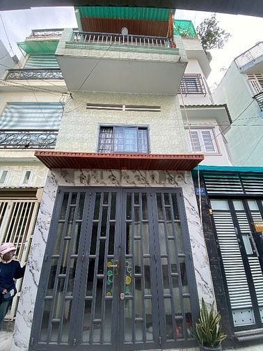 Bán nhà nhỏ xinh 3 tầng nhỉnh 3 tỷ. Hẻm xe hơi quận 11 giáp quận 10.  