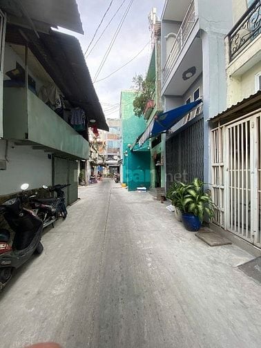 Bán nhà nhỏ xinh 3 tầng nhỉnh 3 tỷ. Hẻm xe hơi quận 11 giáp quận 10.  