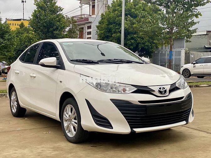 Bán xe Toyota Vios 2019 số sàn, màu trắng,