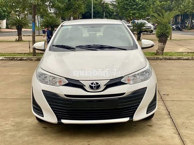 Bán xe Toyota Vios 2019 số sàn, màu trắng,