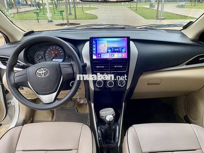 Bán xe Toyota Vios 2019 số sàn, màu trắng,