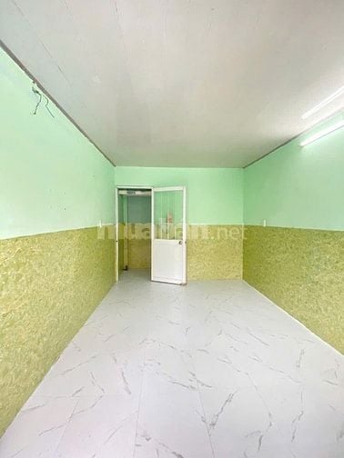 Bán nhà nhỏ xinh 3 tầng nhỉnh 3 tỷ. Hẻm xe hơi quận 11 giáp quận 10.  