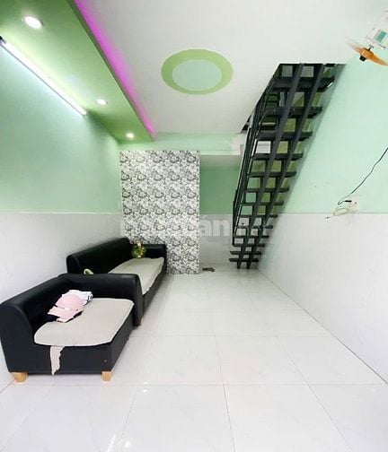 Bán nhà nhỏ xinh 3 tầng nhỉnh 3 tỷ. Hẻm xe hơi quận 11 giáp quận 10.  