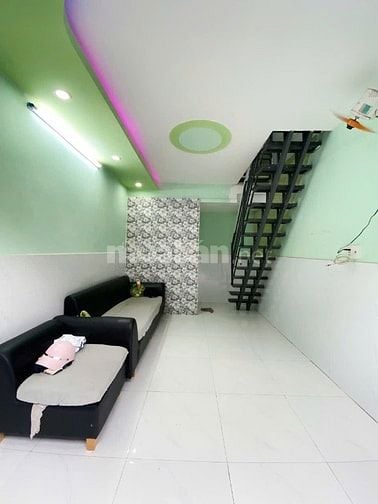 Bán nhà nhỏ xinh 3 tầng nhỉnh 3 tỷ. Hẻm xe hơi quận 11 giáp quận 10.  