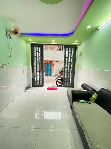 Bán nhà nhỏ xinh 3 tầng nhỉnh 3 tỷ. Hẻm xe hơi quận 11 giáp quận 10.  